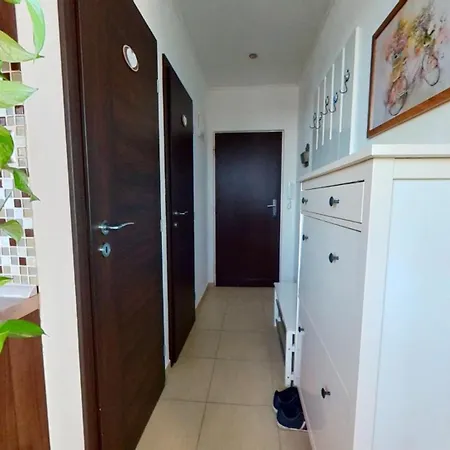 Air Conditioned, 2 Apartment, New City *