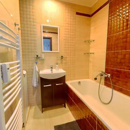 Air Conditioned, 2 Apartment, New City