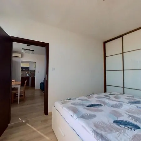 Air Conditioned, 2 Apartment, New City ברטיסלאבה